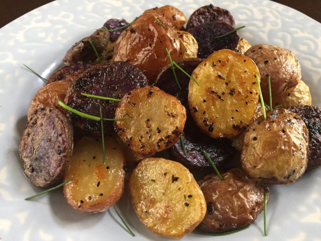 Summery Lemon Garlic Potatoes are an easy and delicious side dish full of flavor and perfect for the summer. by Dash of Jazz