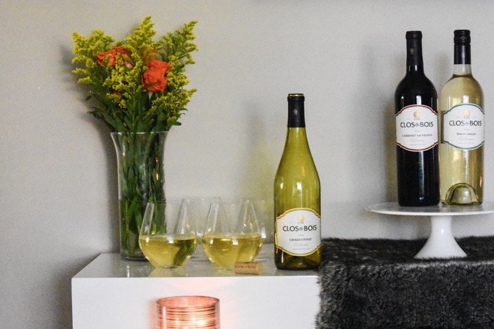 How to easily create an at-home wine bar perfect for simple entertaining with Clos du Bois wines. By Dash of Jazz #sponsored #sipsofsummer