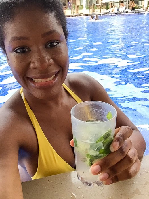Dash of Jazz selfie holding a mojito