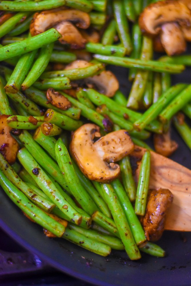 cooked garlic green beans and mushrooms
