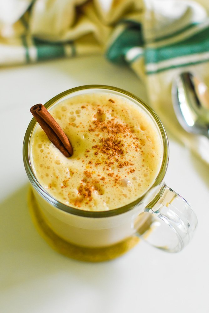 maca latte garnished with cinnamon and cinnamon stick.
